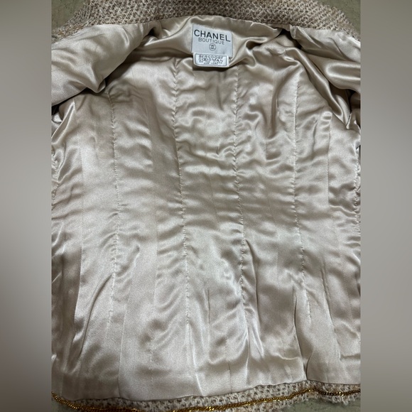CHANEL Beige Tweed Suit - Picture 15 of 16